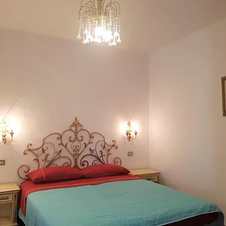 Historical By Seaside В'яреджо