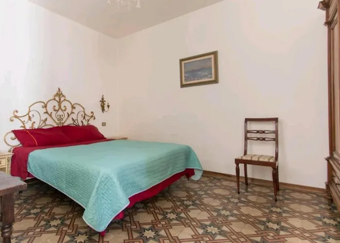 Historical By Seaside В'яреджо