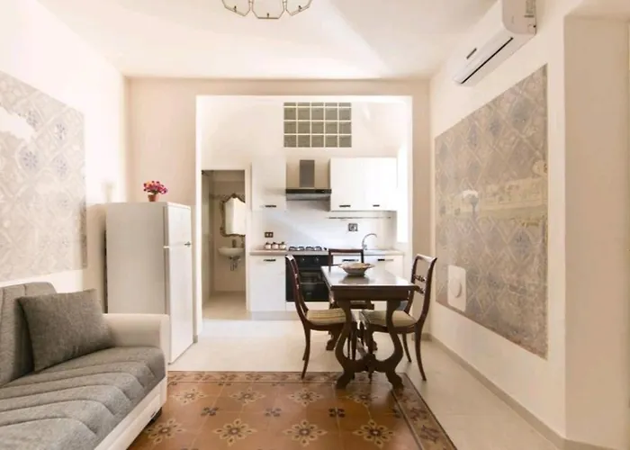 Апартаменти Historical By Seaside