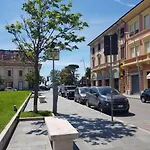 Historical By Seaside Apartment *