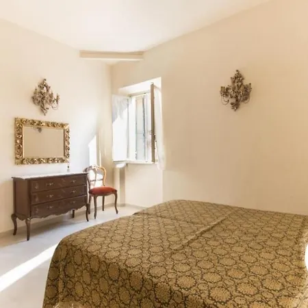 Historical By Seaside Apartment Viareggio