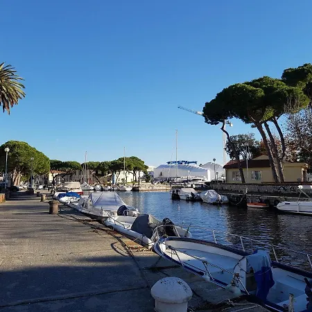 Historical By Seaside Apartment