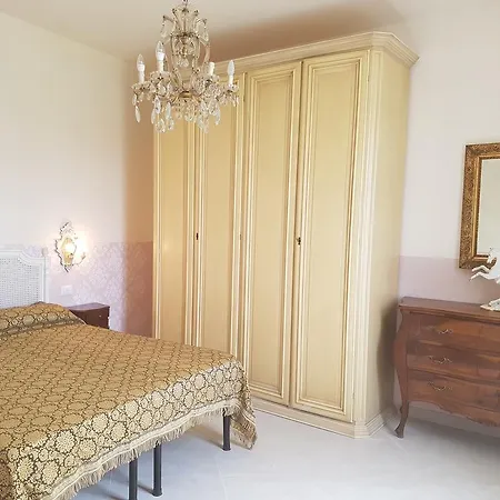 Historical By Seaside Apartment