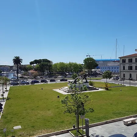 Historical By Seaside Apartment Viareggio