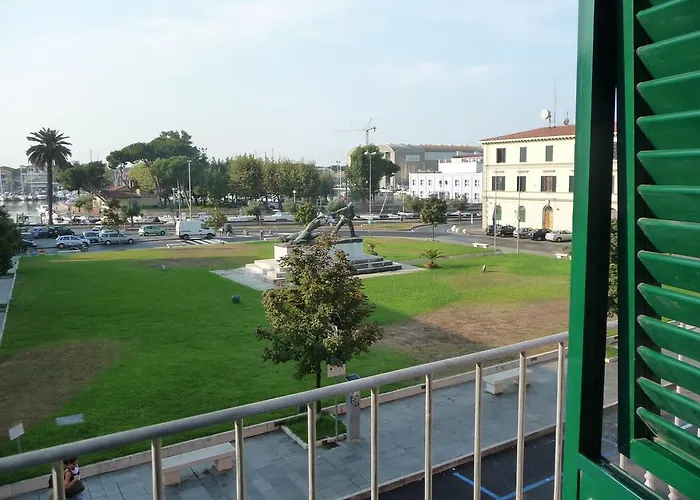 Historical By Seaside Apartament *