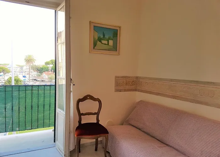 Historical By Seaside Daire *