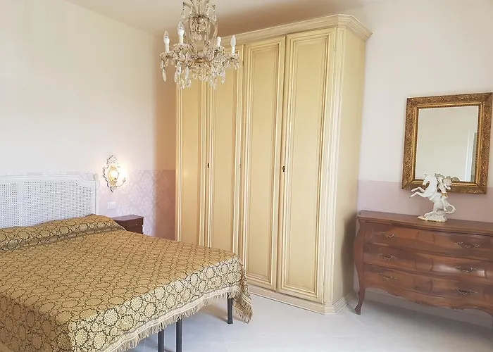 Historical By Seaside Daire